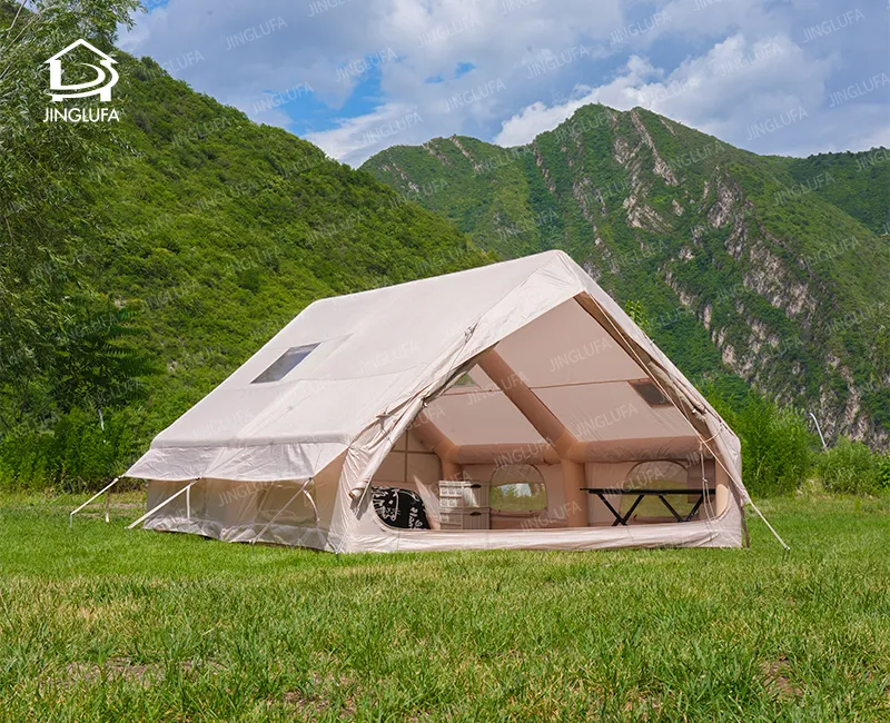 Располагаясь лагерем раздувные шатры